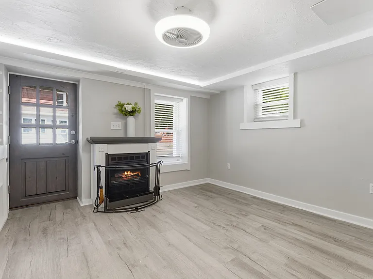 9 Hunters Rd #B — Photo 12
