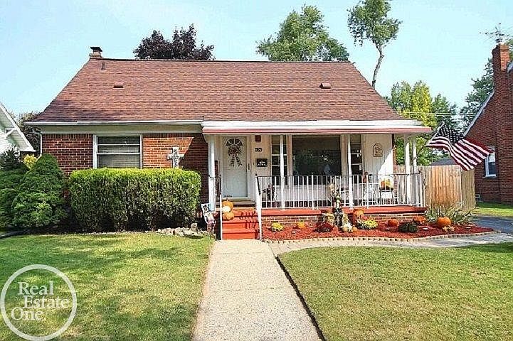 1st image of 124 Clair St