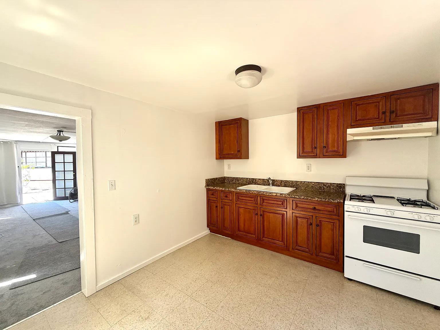 1 bed, 600 sqft, $2,100 — Photo 3