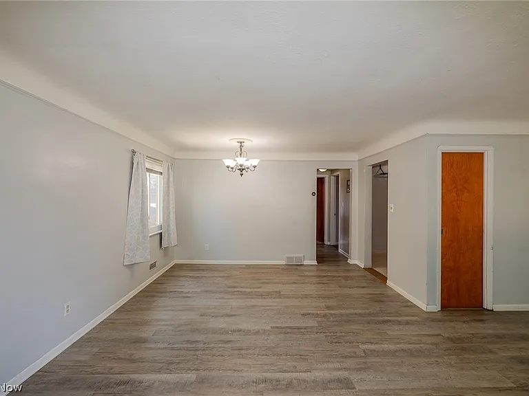 8221 Pelham Dr — Photo 15