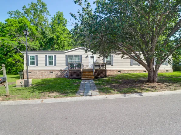 320 E Poplar Branch Dr, Moncks Corner, SC 29461