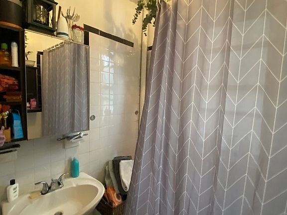 5th image of 493 12th St APT 2B