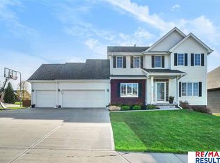 8042 S 165th St, Omaha, NE 68136