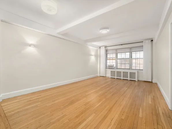 16 Park Avenue image 1 of 7