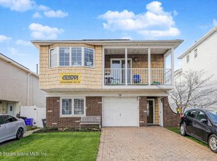 12 Rockne St, Staten Island, NY 10314