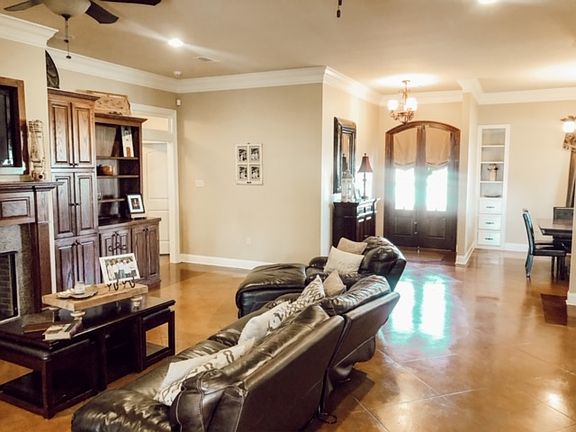 2nd image of 328 Gisele St