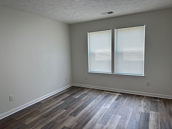 5th image of 222 Oak St #B