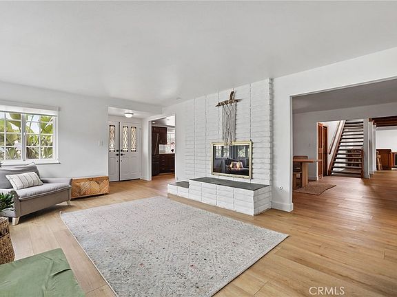 3rd image of 2284 Redlands Dr
