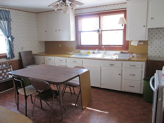 5th image of 76641 420th St