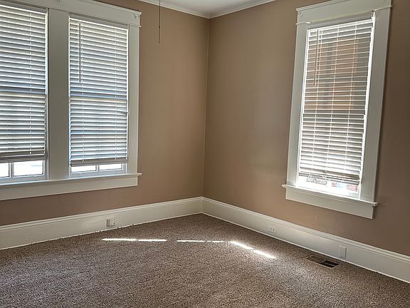5th image of 2110 Winona Ave