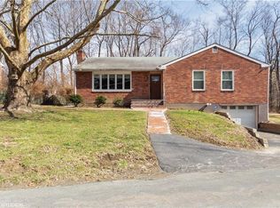 4 Fernandez Ave, New Windsor, NY 12553