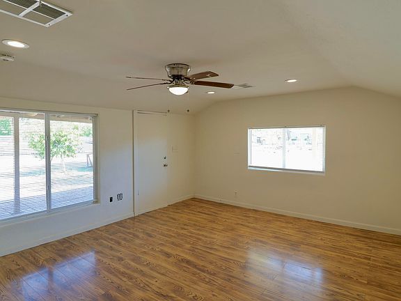 3rd image of 2632 W MORTEN Avenue