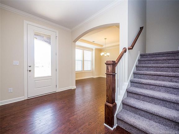 5th image of 109 Kenna Ct Unit 20