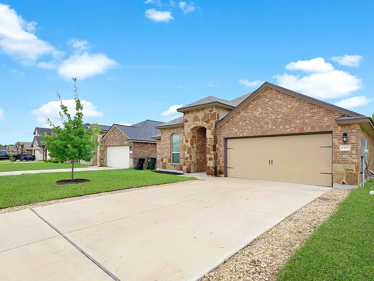 6305 Tess Rd — Photo 2