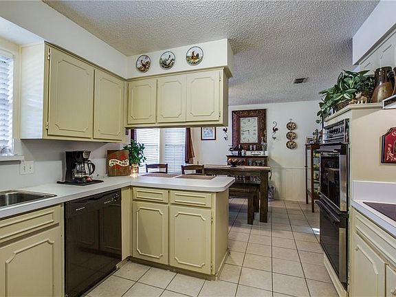 4th image of 2522 Highgate Dr