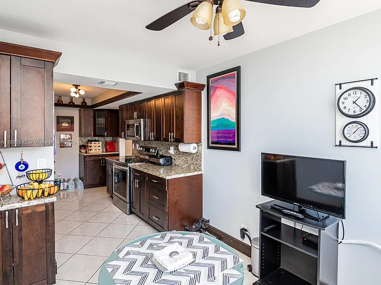 2401 S Ocean Dr — Photo 12