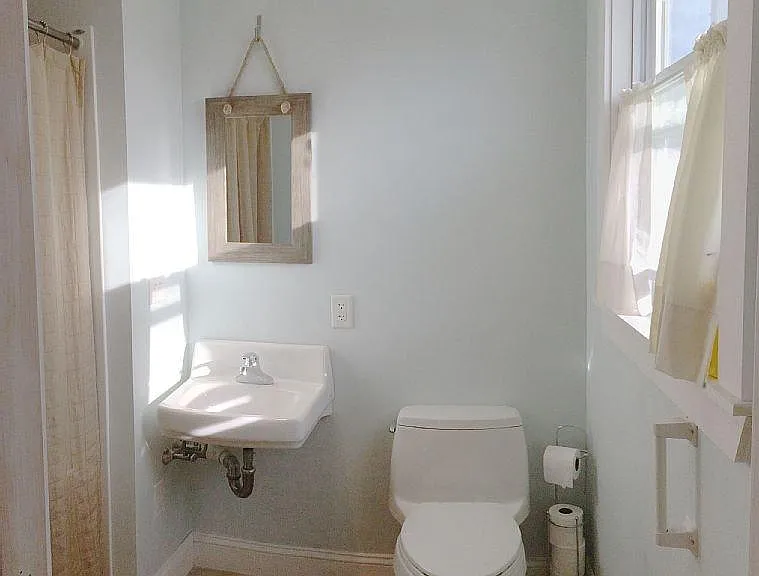 1st Floor Bath