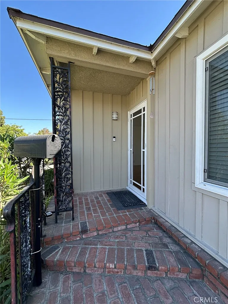 3 bed, 1264 sqft, $3,850 — Photo 2