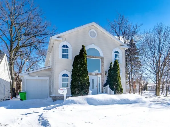 1229 Summit Dr, Mayfield Hts, OH 44124