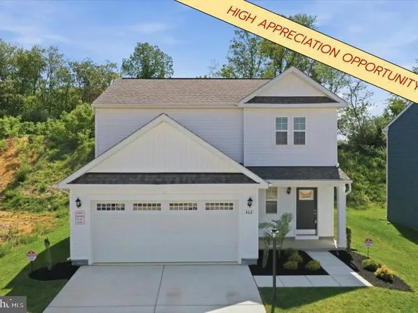 462 Ludgate Mnr, Falling Waters, WV 25419