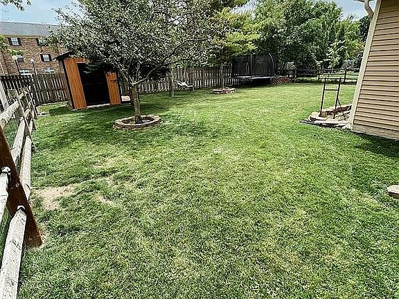 5th image of 2214 Willowtree Ln
