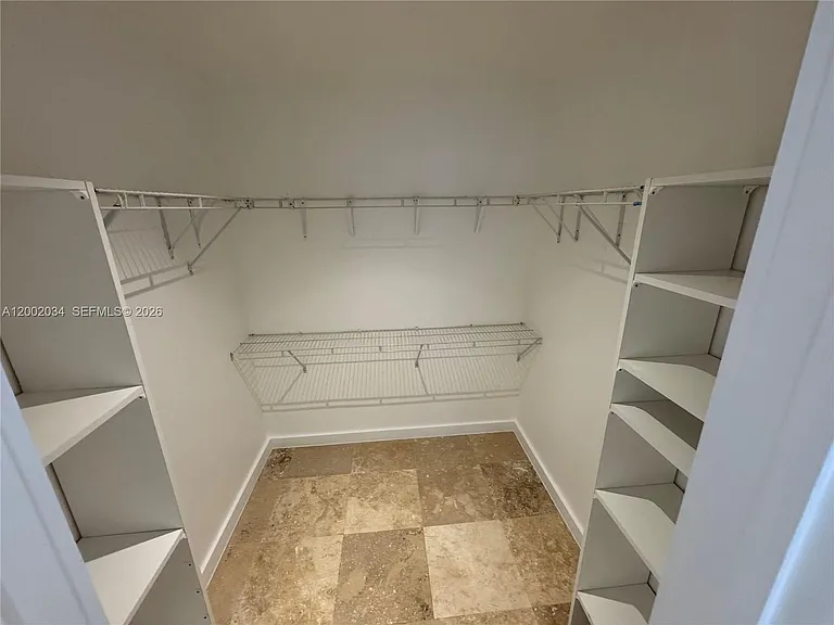 2724 NE 15th St #4 — Photo 11