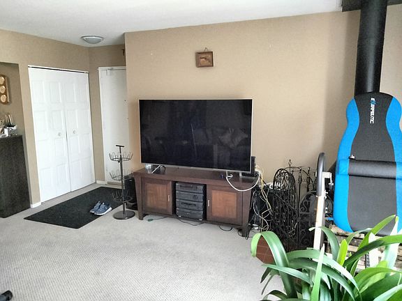 4th image of 733 Limerick Ln APT 3C