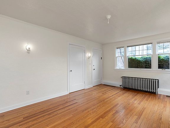 5th image of 608 Belmont Ave E APT 1