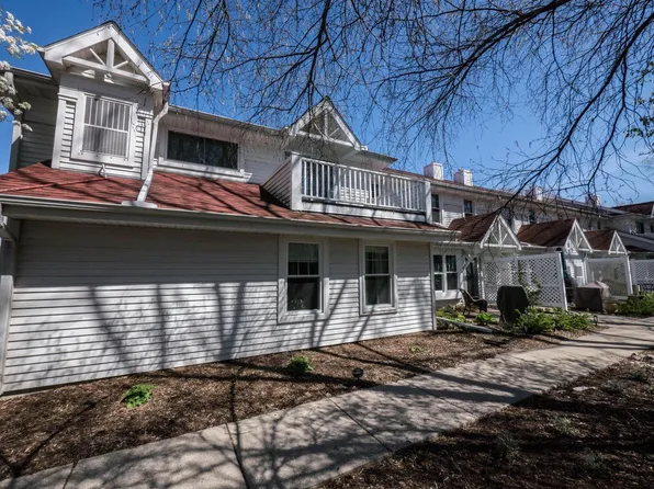 6055 South Crosswinds DRIVE #2, Cudahy, WI 53110