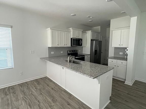 3rd image of 104 Gaelic Dr