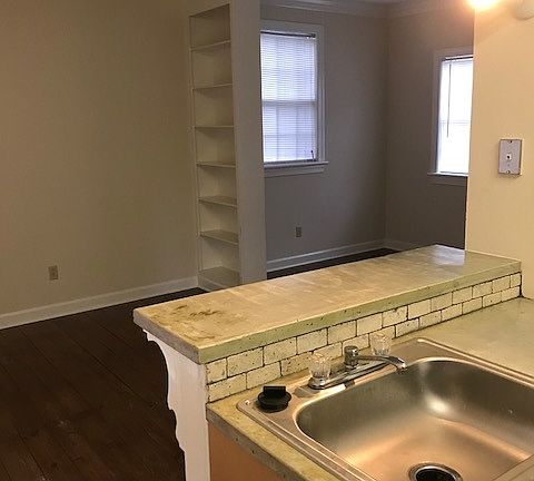 5th image of 201 Maxwell St APT A