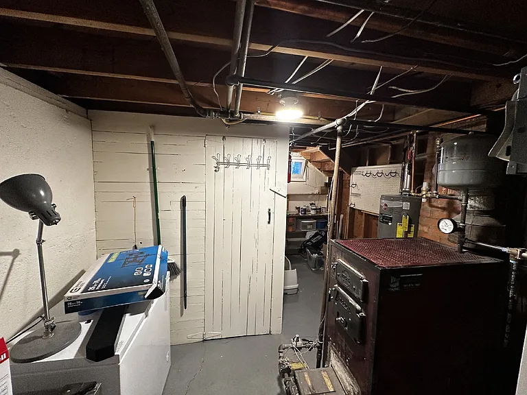 325 Sumner St — Photo 34