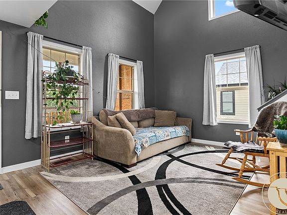 5th image of 3006 Elderberry Ave