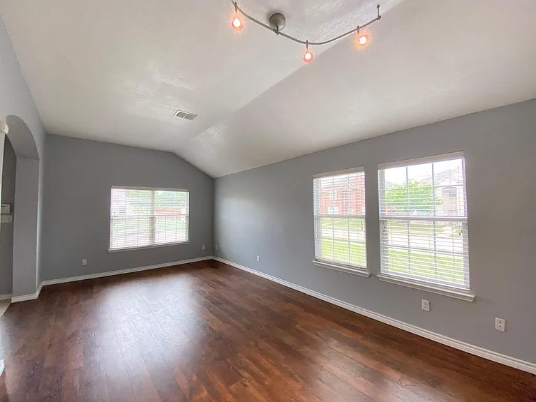 1328 Falcon Holw — Photo 5