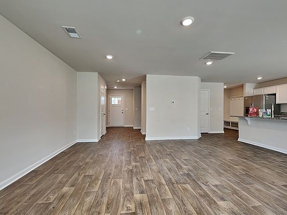 4th image of 465 Blue Garden Way