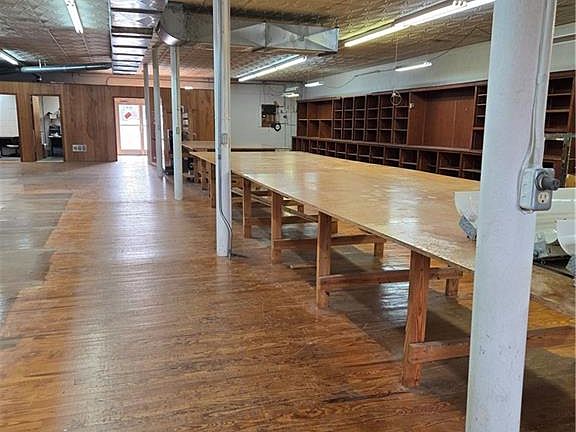 2nd image of 116 W Academy St