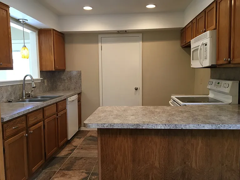 10050 Southridge Dr — Photo 11