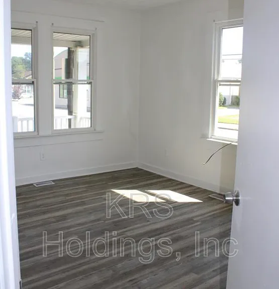 1821 Lasalle Ave — Photo 7