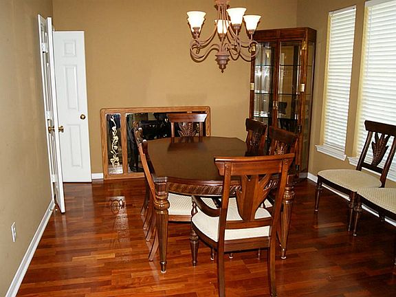   FORMAL DINING