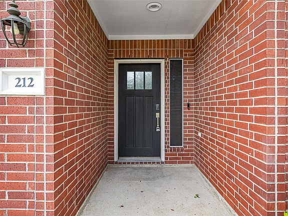 5th image of 212 Silverbrook Ln