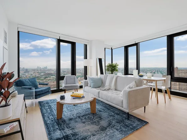 18 Sixth Avenue image 1 of 25