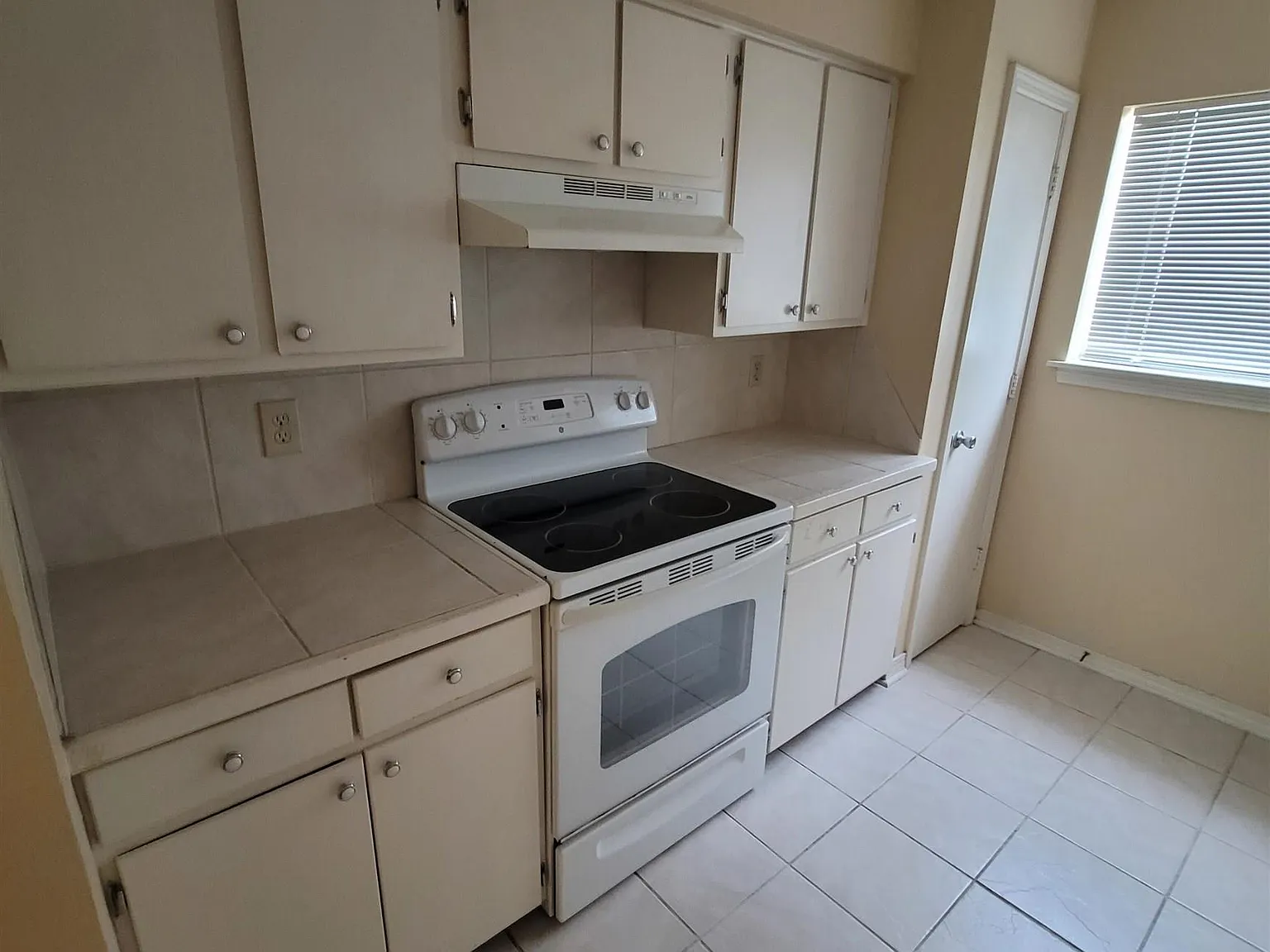 2 bed, 1088 sqft, $1,250 — Photo 4