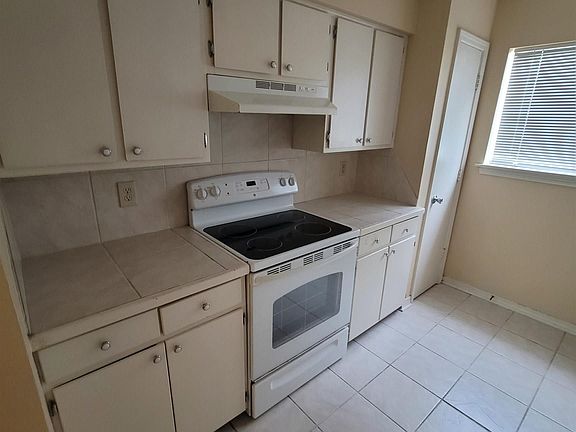 4th image of 2709 S Roth Ave #B