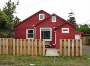 909 Grove Ave, Tillamook, OR 97141