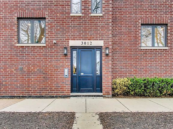 5th image of 3012 N Leavitt St #1
