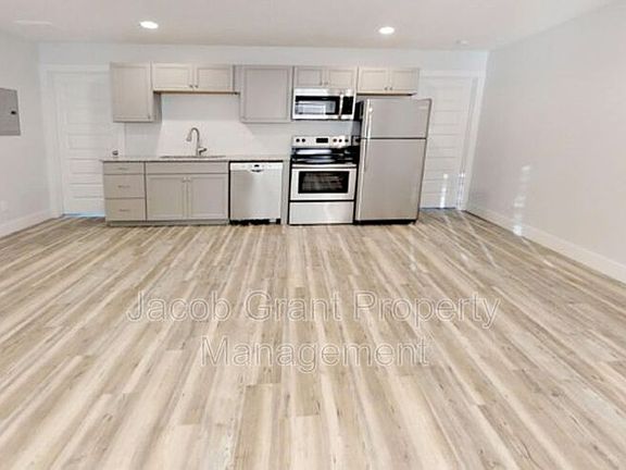 3rd image of 290 Opal Ct APT 2