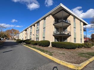 16 Nelson Dr APT 3B, Randolph, MA 02368