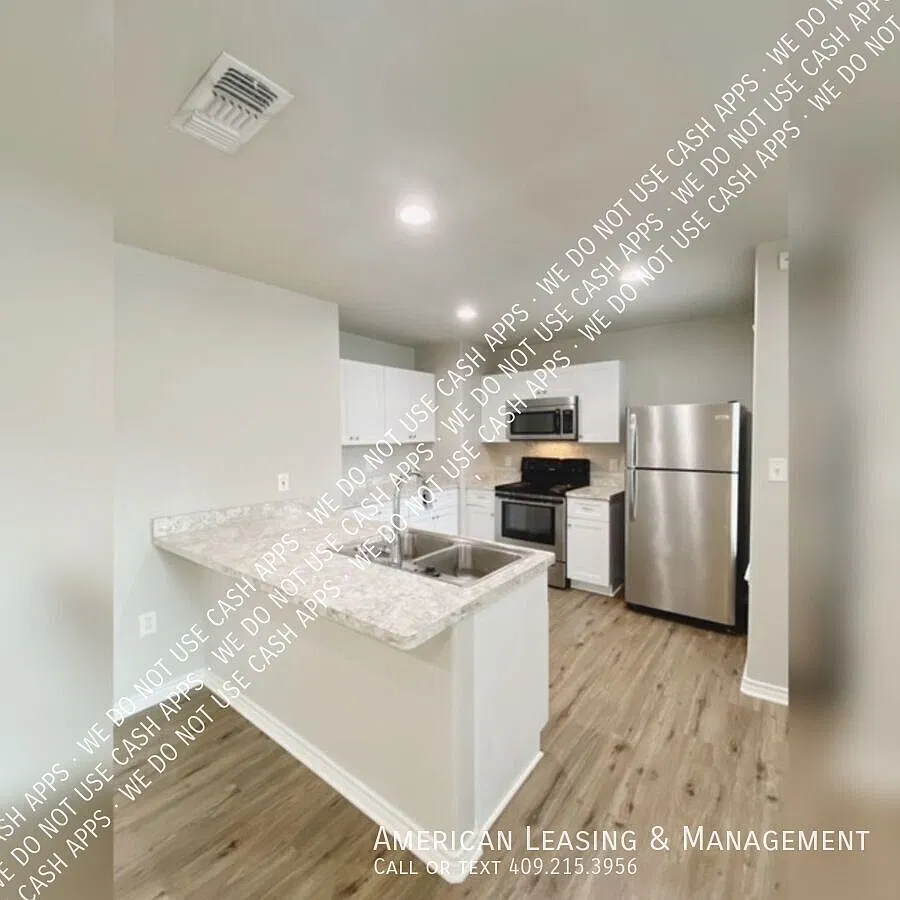 2-Bedroom 1-Bath Duplex Unit in Central ISD! — Photo 2