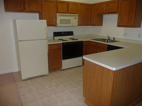 2nd image of 33 Golfwood Dr