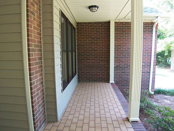3rd image of 110 Twin Lake Dr